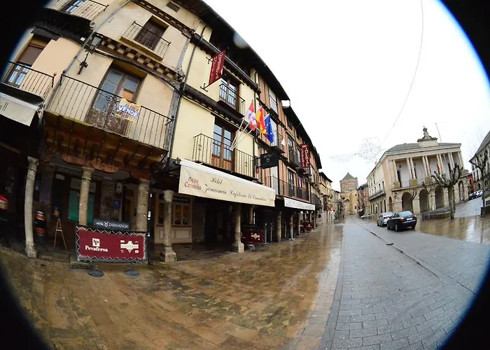 Hotel Zaravencia By Bossh Toro